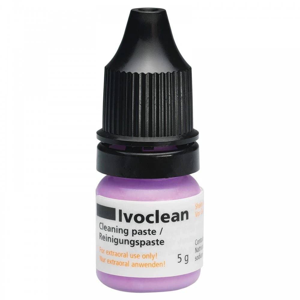 Dụng dịch làm sạch lòng phục hình sứ trước khi gắn IvoClean