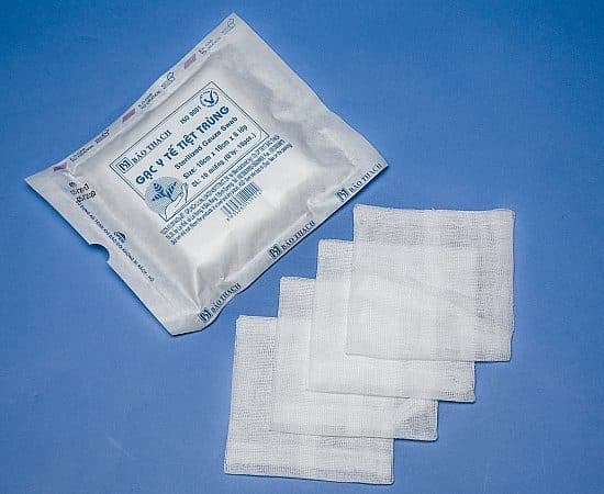 Gạc y tế tiệt trùng Bảo Thạch 10 cm x 10 cm x 6 lớp | Bảo Thạch Việt Nam